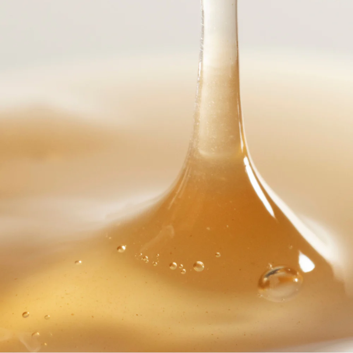 Suero de ácido hialurónico con hongos y ciruela kakadu Dew Drops™