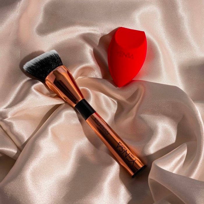 Skin on Skin Foundation Brush