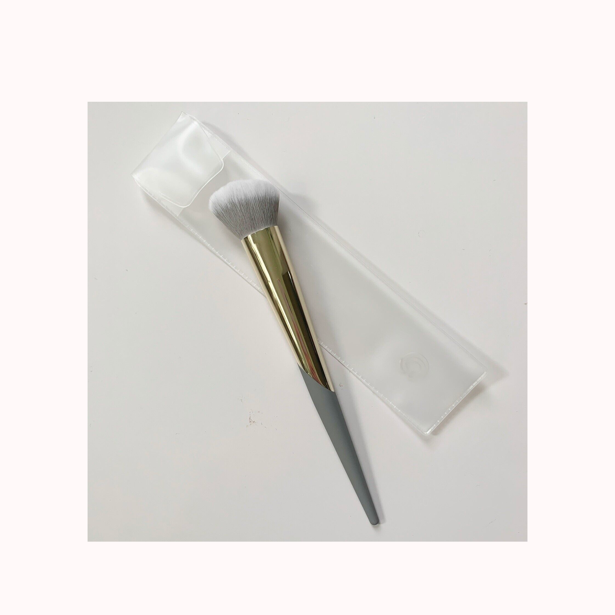 Cheek chiseler Blush & Bronzer Brush