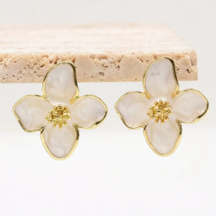 Aretes De Flores En Resina Aguja Del Oído: Acero Inoxidable
