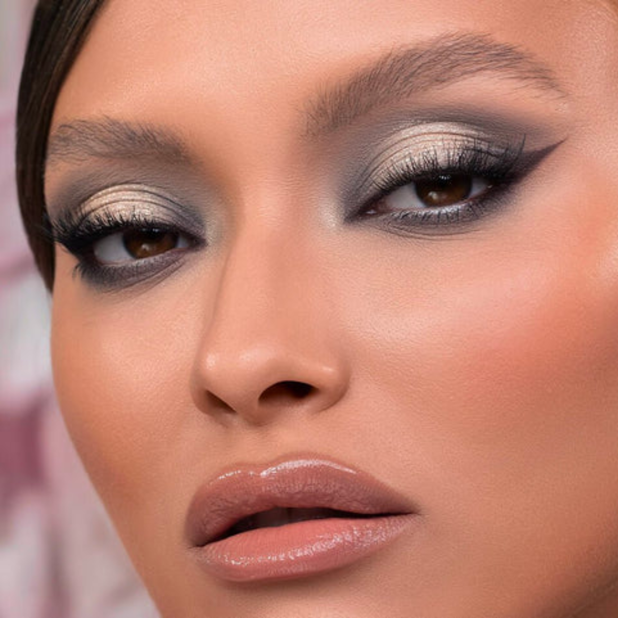 RETRO GLAM EYESHADOW PALETTE