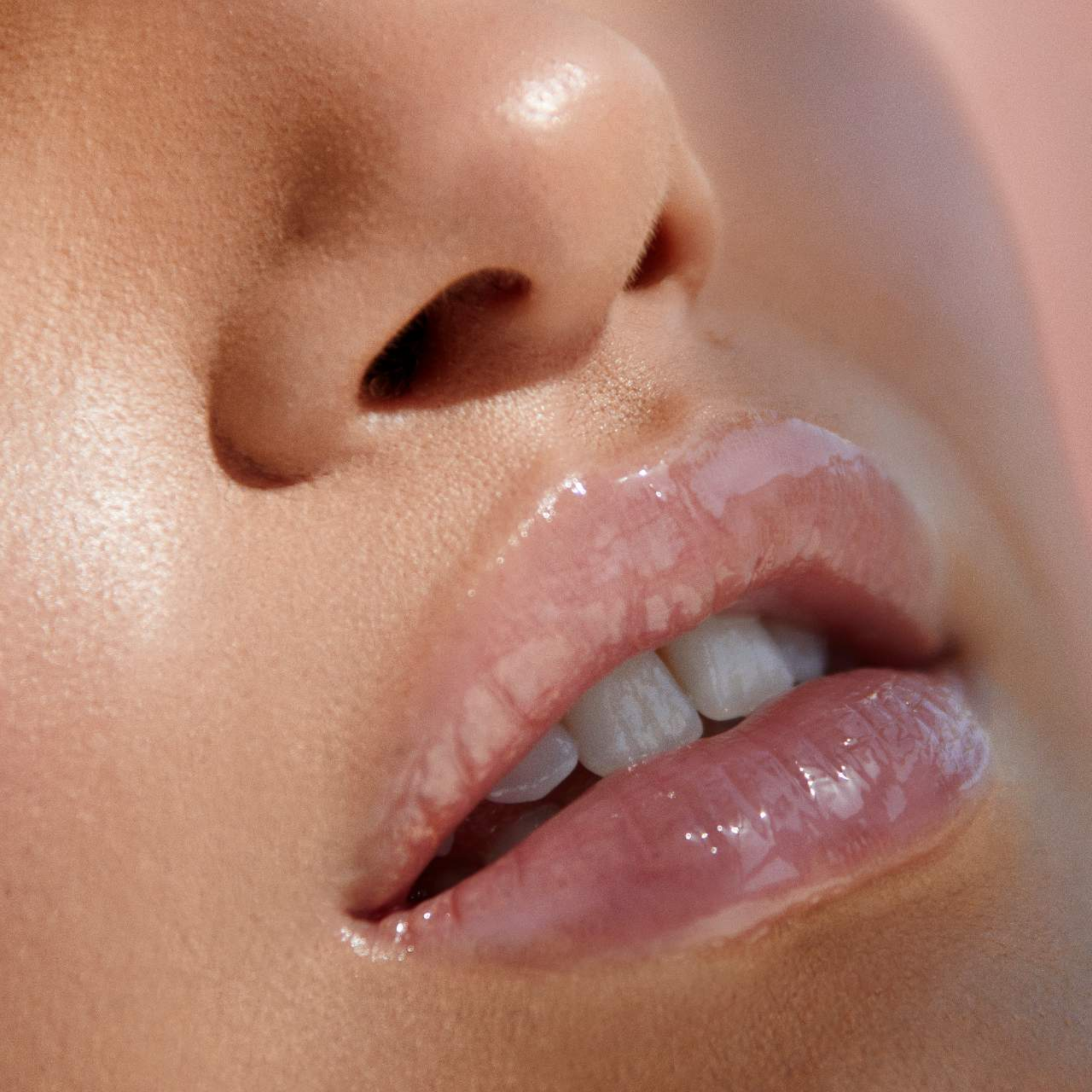 MoistureGlow™ Plumping Lip Serum