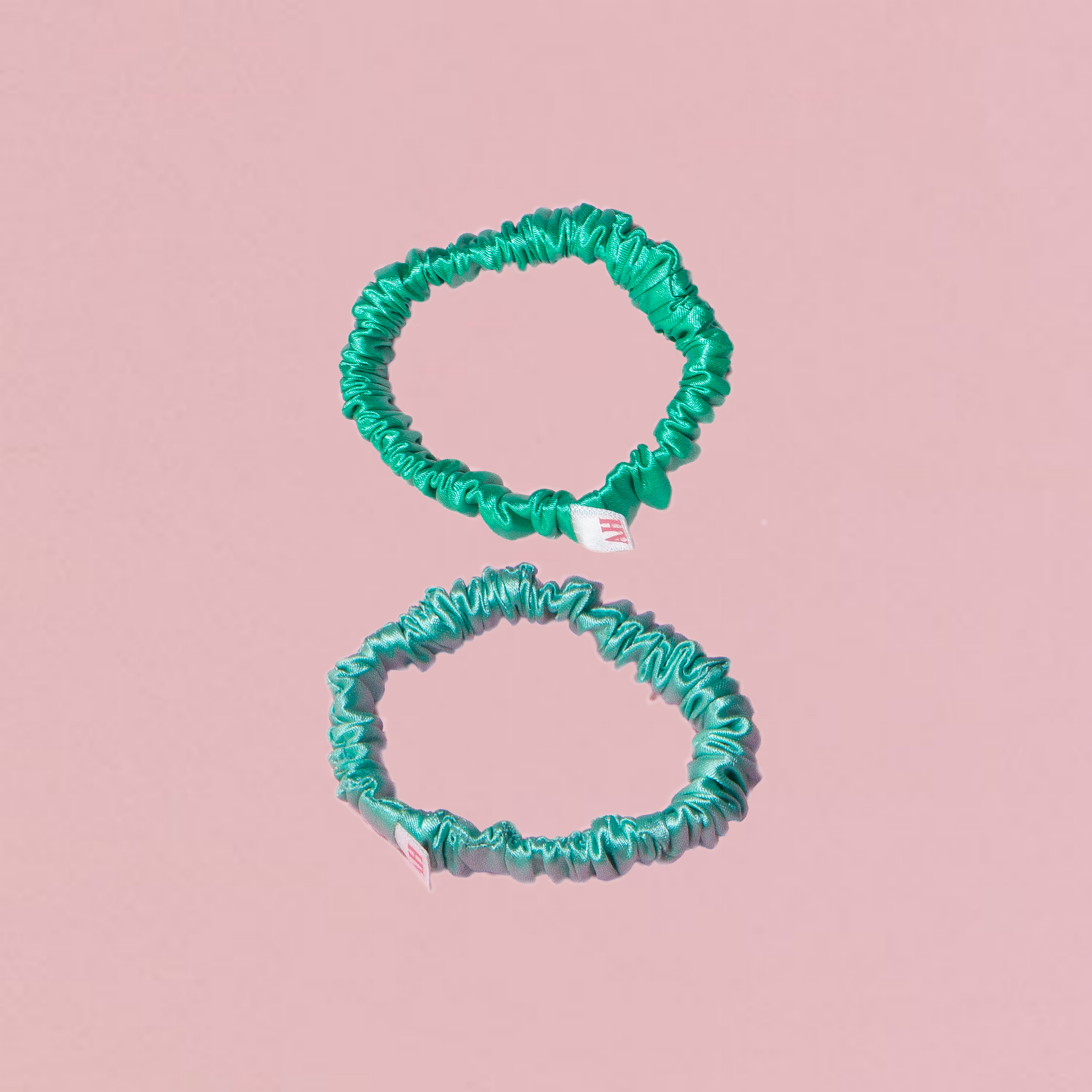 EVERYDAY SATIN SCRUNCHIE PETITE