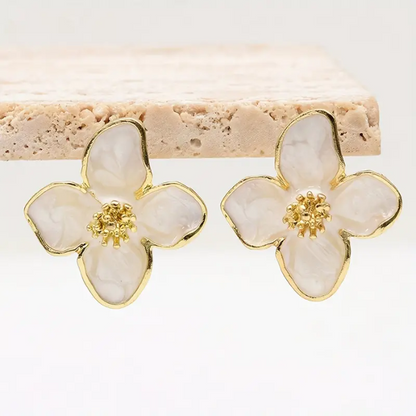 Aretes De Flores En Resina Aguja Del Oído: Acero Inoxidable