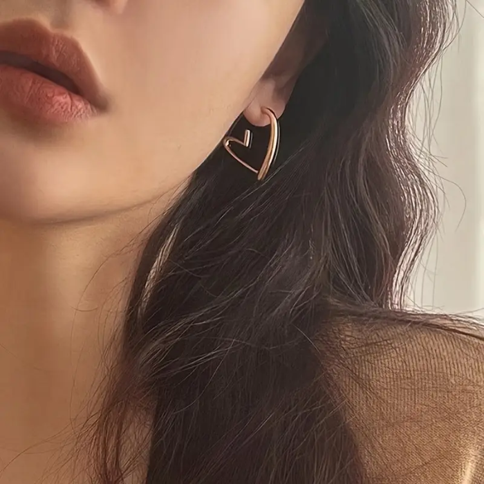 Aretes de corazón de acero inoxidable hipoalergénico chapados en oro de 18K
