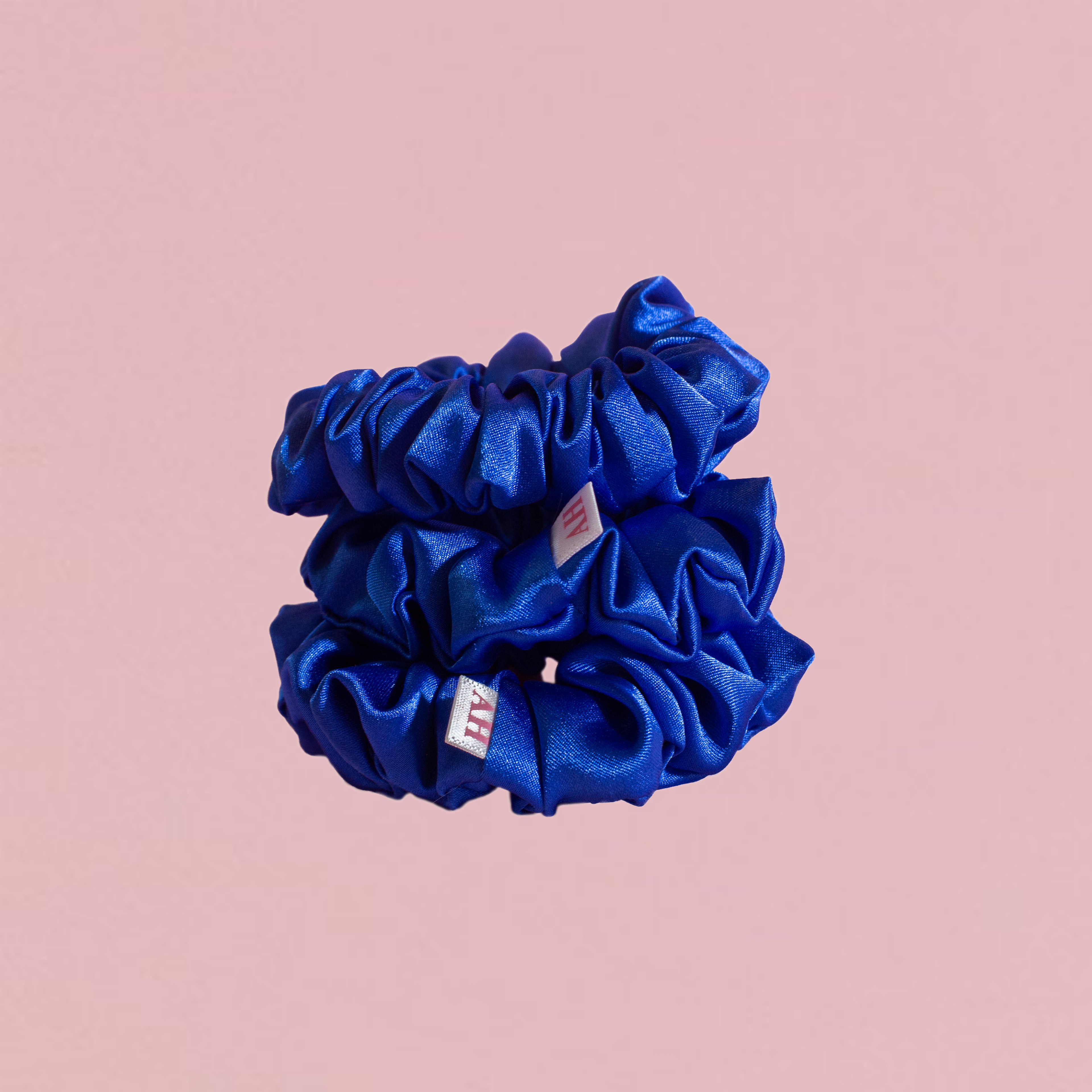 EVERYDAY SATIN SCRUNCHIE MEDIUM